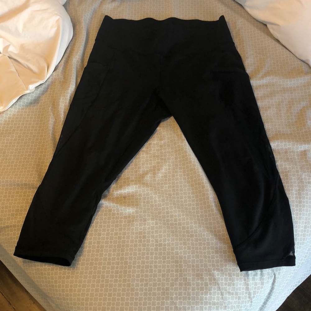 Lululemon crop workout leggings size 10